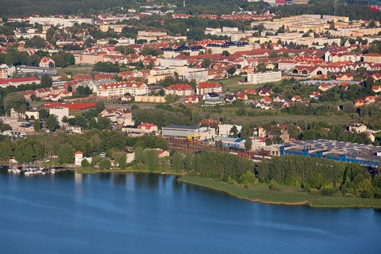 Ostroda. Panorama przez jezioro Drweckie. EU, Pl, warm-maz. Lotnicze.